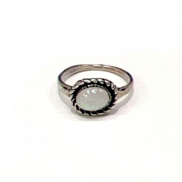 Bohemian Vintage Like Ivory Faux Stone Silver plated Ring Size 6.5 - Picture 1 of 4